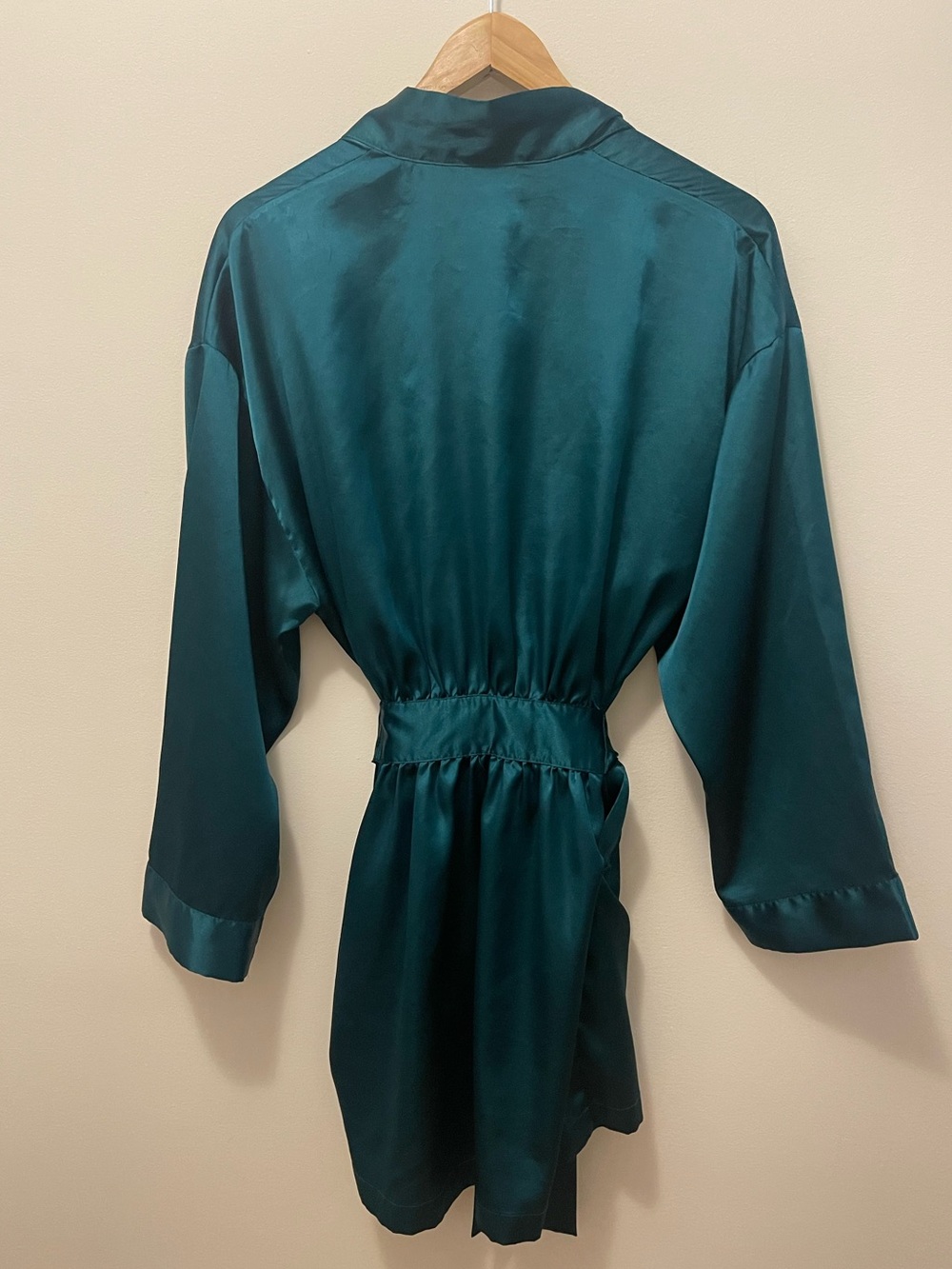 Victoria's Secret Dark Green Satin Short Kimono Robe with Waist Tie - Picture 5 of 8